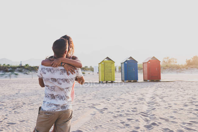 Happy couple on beach — Stock Photo