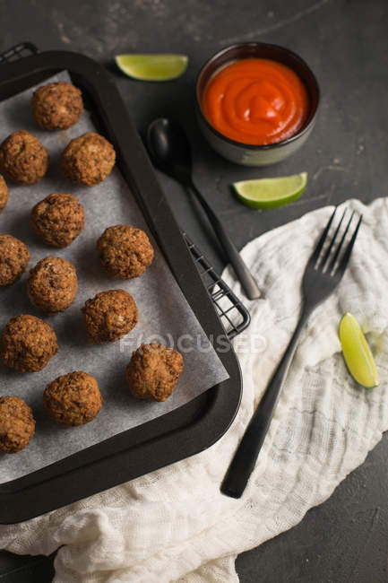 Homemade meatballs in oven tray — Stock Photo