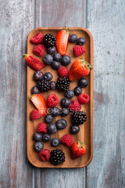 Erdbeeren, Himbeeren, Brombeeren und Blaubeeren — Stockfoto
