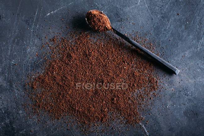 Coffee beans and ground coffee — Stock Photo