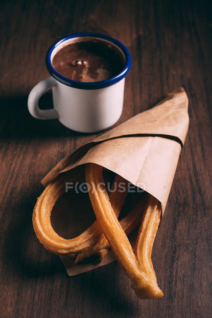 Schokolade mit Churros, typisch spanisches Gebäck — Stockfoto
