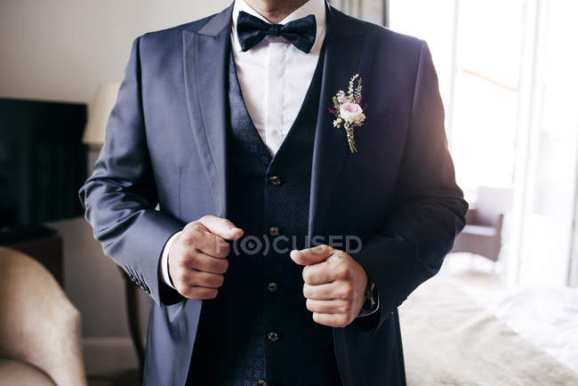 Crop groom in suit — Stock Photo