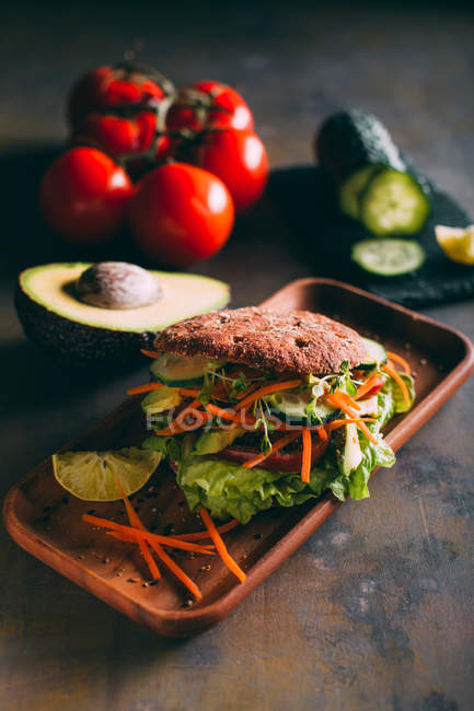 Vegetarisches Sandwich mit Salat — Stockfoto