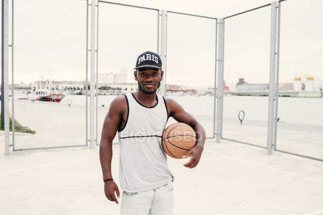 Black man with basketball — Stock Photo