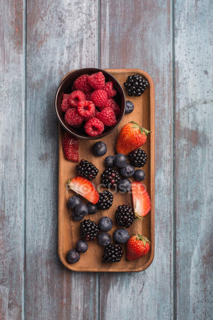 Strawberries, raspberries, blackberries and blueberries — Stock Photo