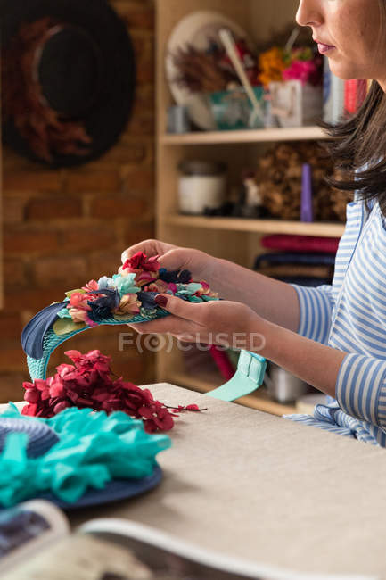 Woman in workshop with magazine — Stock Photo