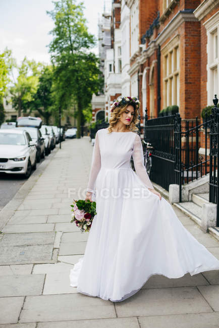 Gorgeous bride in street — Stock Photo