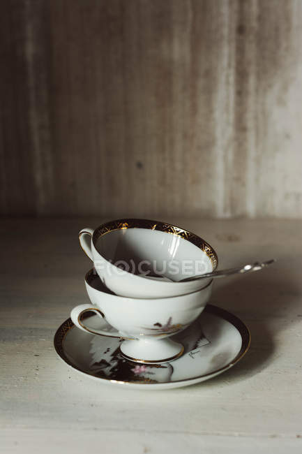 Antiguas tazas de té chinas - foto de stock