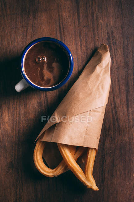 Schokolade mit Churros, typisch spanisches Gebäck — Stockfoto