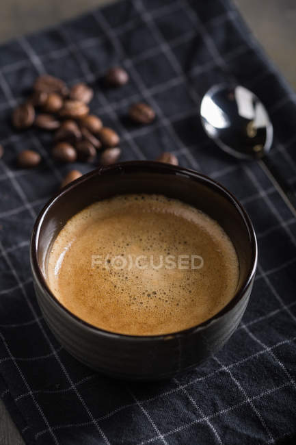 Xícara de café no escuro — Fotografia de Stock