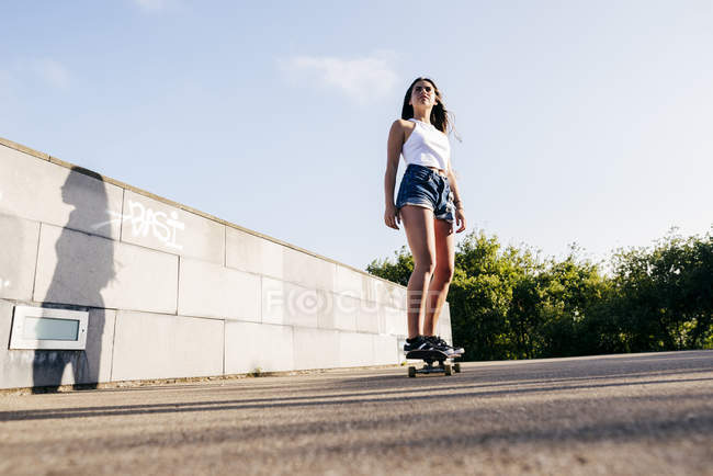 Скейтборд для подростков — стоковое фото