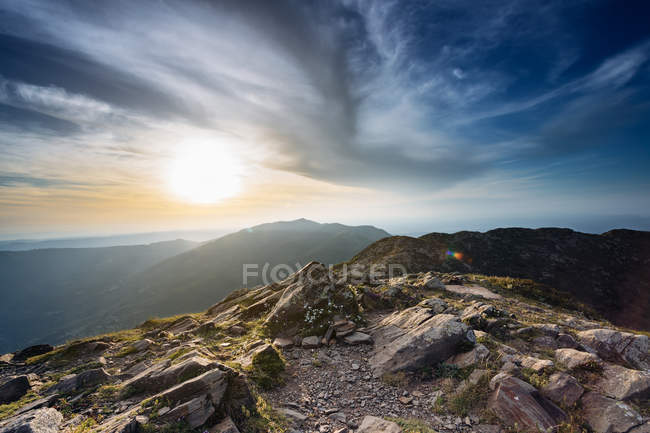 Mountains landscape over cloudy sunset — Stock Photo