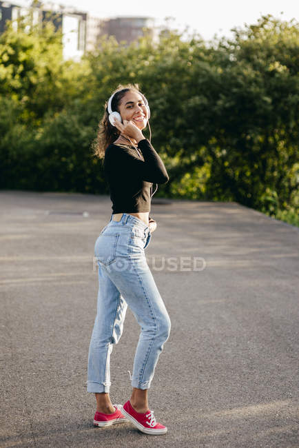 Content girl listening to music outside — Stock Photo