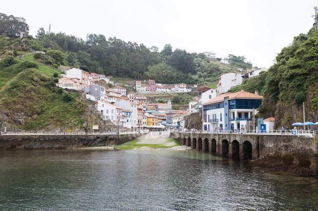 Villaggio di Cudillero nelle Asturie — Foto stock