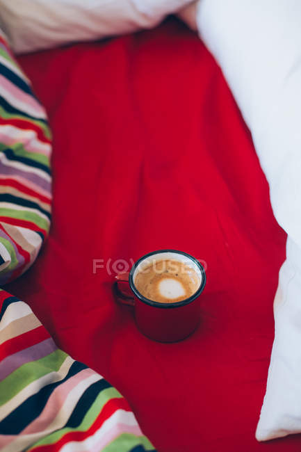 Caffè espresso in tazza smaltata — Foto stock