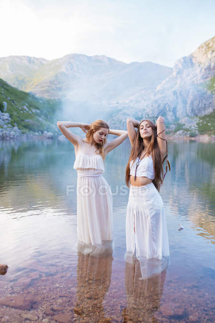 Two girls posing in lake — Stock Photo