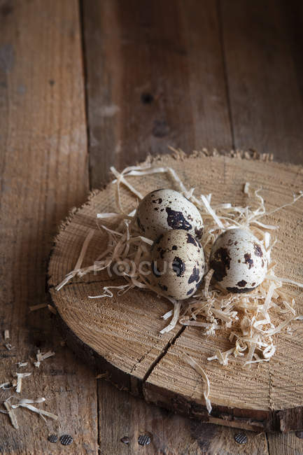 Uova crude di quaglia — Foto stock