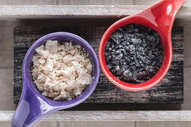 Verschiedene Arten von Lebensmitteln grobes Salz — Stockfoto