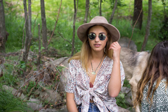 Stylish girl posing in forest — Stock Photo
