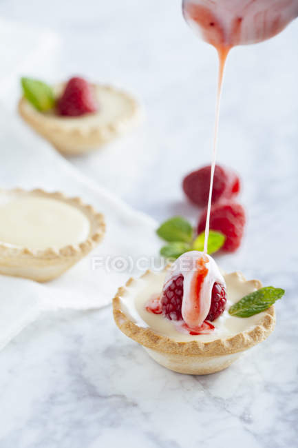Raspberries tartlets with cream — Stock Photo