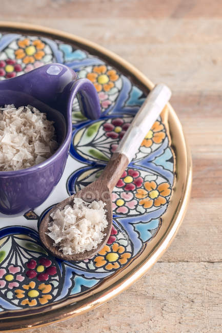 Food coarse Salt in ceramic bowl — Stock Photo