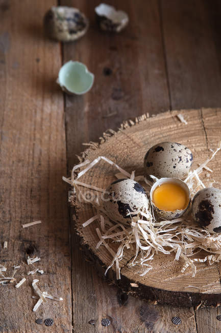 Quail raw eggs — Stock Photo