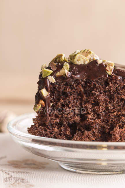 Macro pedazo de pastel de chocolate - foto de stock