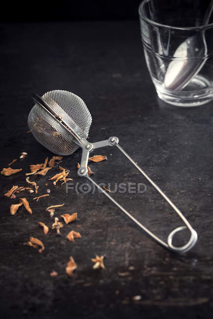 Tea composition with tea strainer — Stock Photo