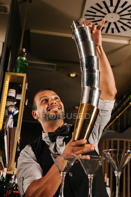 Barman Preparazione Cocktail — Foto stock