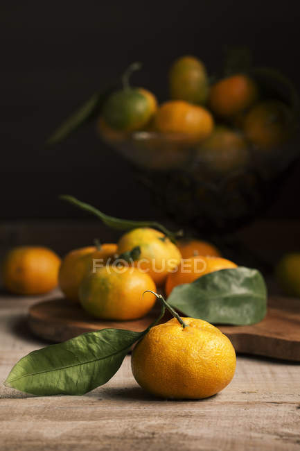 Fresh tangerines over wooden table — Stock Photo