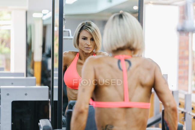 Woman Working out in Gym — Stock Photo