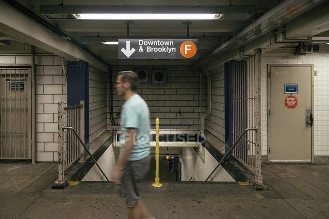 U-Bahn-Korridore in New Yorker U-Bahn — Stockfoto