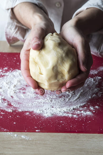Woman kneading pastry — Stock Photo