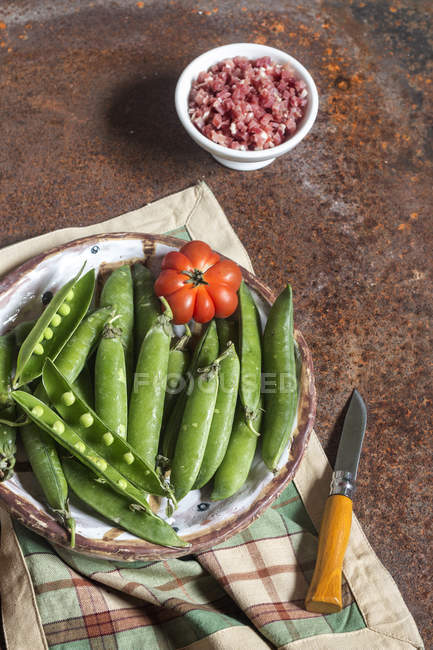 Pois verts frais au jambon — Photo de stock