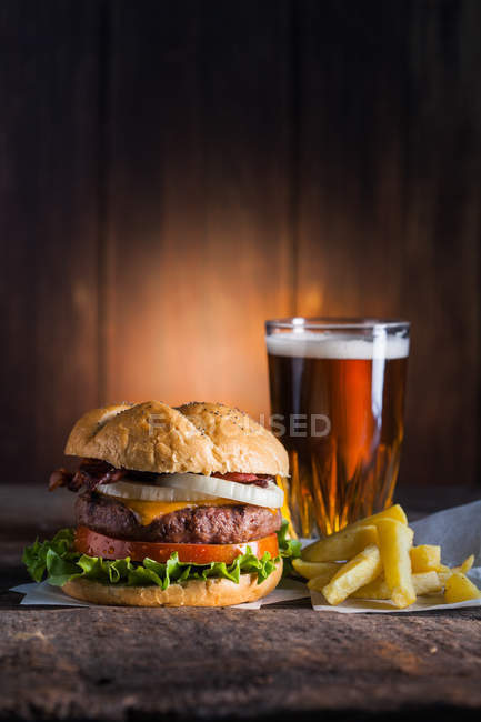 Delizioso hamburger gourmet — Foto stock