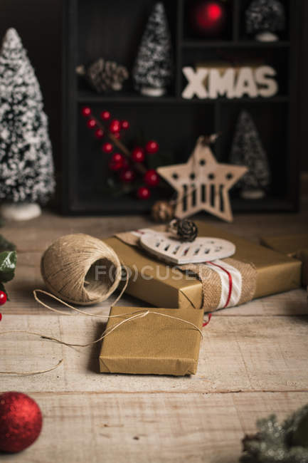 Woman preparing gifts for Christmas holiday — Stock Photo