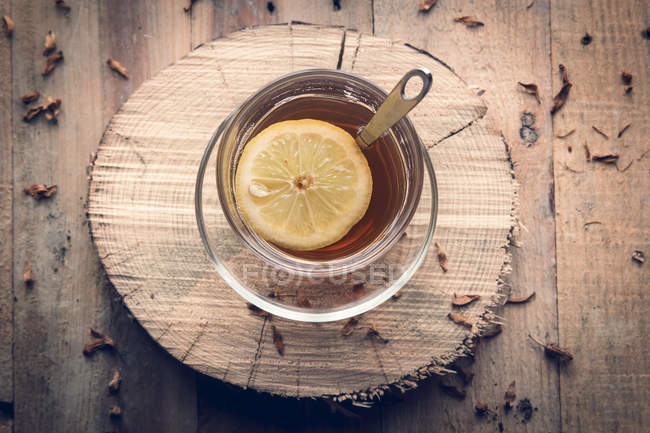 Tasse de thé au citron — Photo de stock