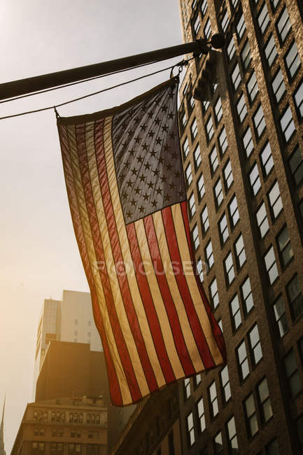 Флаг США на закате — стоковое фото