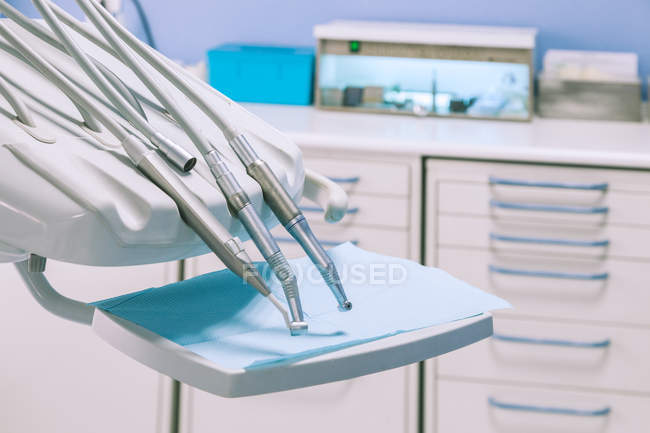 Strumenti dentali all'interno della clinica — Foto stock