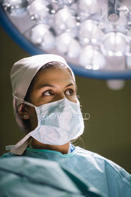 Chirurg mit Maske. — Stockfoto