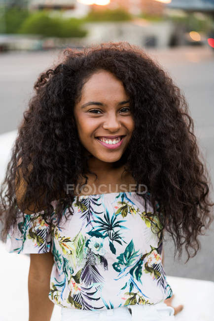 Молодая чёрная женщина — стоковое фото