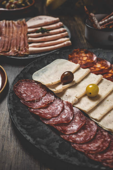 Spanische Küche Vorspeisen auf Tellern — Stockfoto