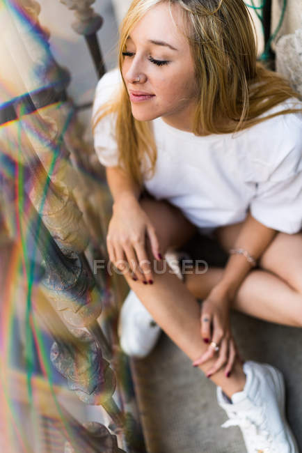 Сексуальная молодая женщина дома — стоковое фото