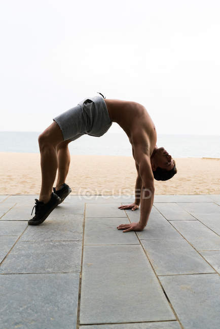Sportlicher männlicher Breakdance — Stockfoto