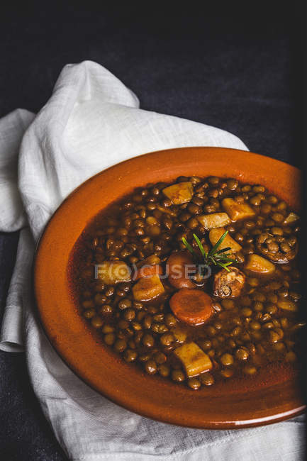 Guisado de lentilhas com legumes — Fotografia de Stock
