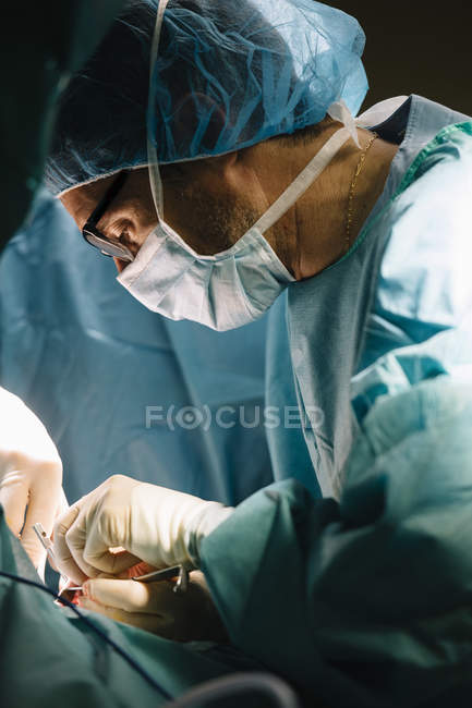 Surgeon operating patient — Stock Photo