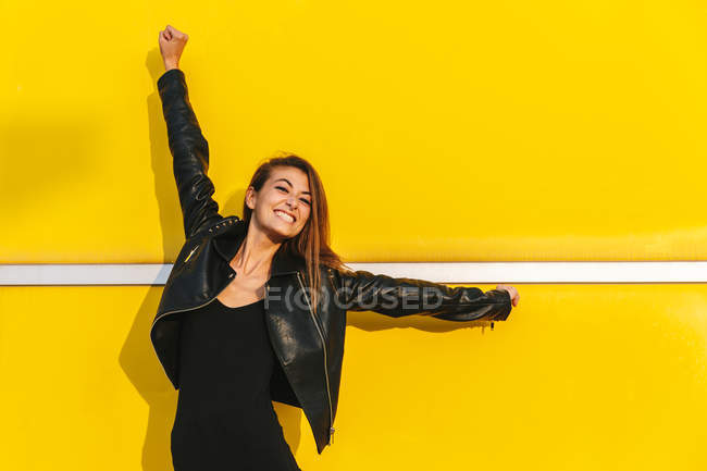 Girl in leather coat posing — Stock Photo