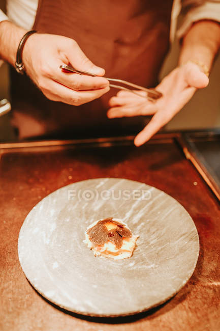 Chefs hands serving plate — Stock Photo