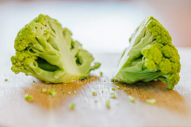 Trozos de brócoli en rodajas - foto de stock