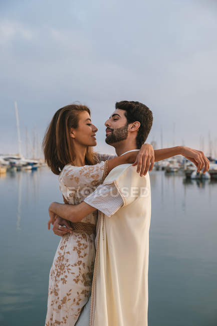 Couple hugging and looking at each other — Stock Photo
